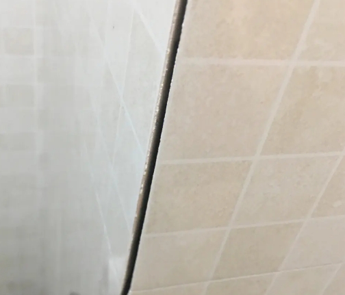 金凤瓷砖空鼓维修公司分享阳台瓷砖脱落的修复过程可以分为以下几个步骤